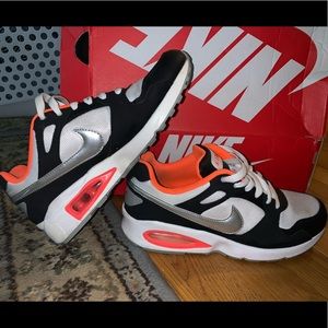 Nike international air max